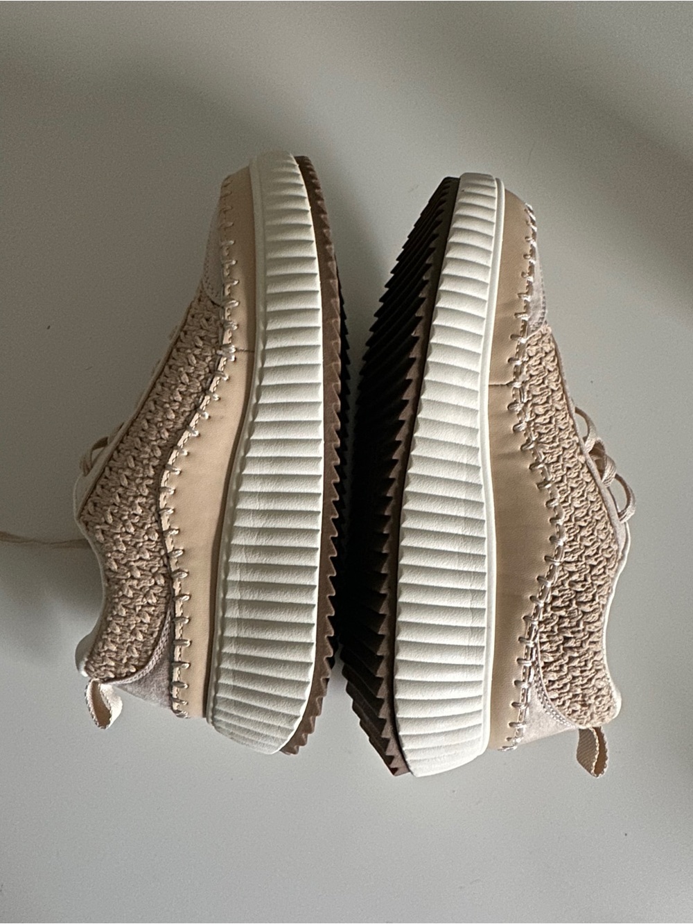 Dream Pairs Women’s Beige Crochet Platform Sneakers Lace-Up Size 6 Like New - Picture 5 of 15